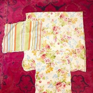 🌹Queen Bedspread & 2 pillow shams🌹
